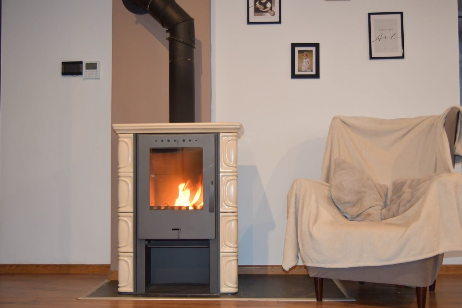 Koklinis židinys FLAMA ELDUR EKO (6 kW) Medaus