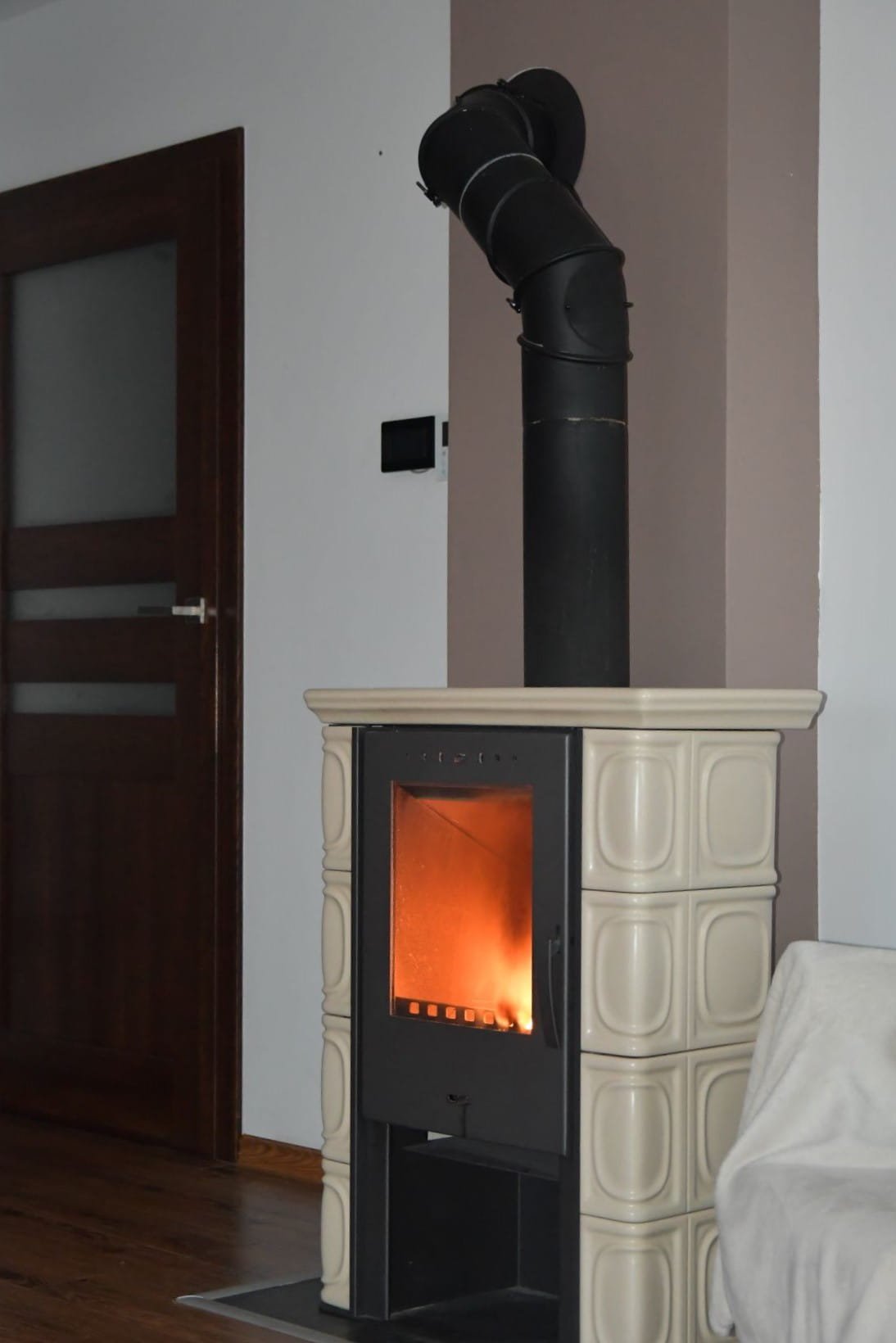 Koklinis židinys FLAMA ELDUR EKO (6 kW) Medaus